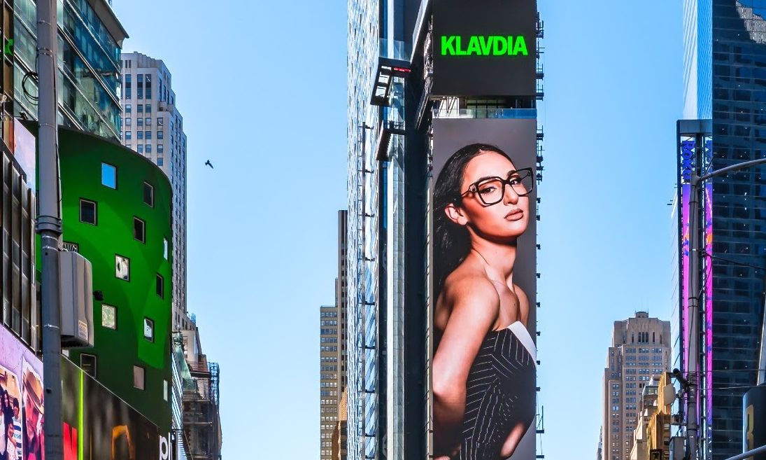Klavdia: Η φήμη της έφτασε στην Times Square της Νέας Υόρκης