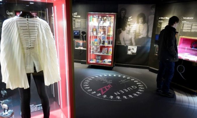 «Εναλλακτικές εκδοχές» επιτυχιών των Queen από τον Φρέντι Μέρκιουρι αποκαλύπτονται σε νέο βιβλίο