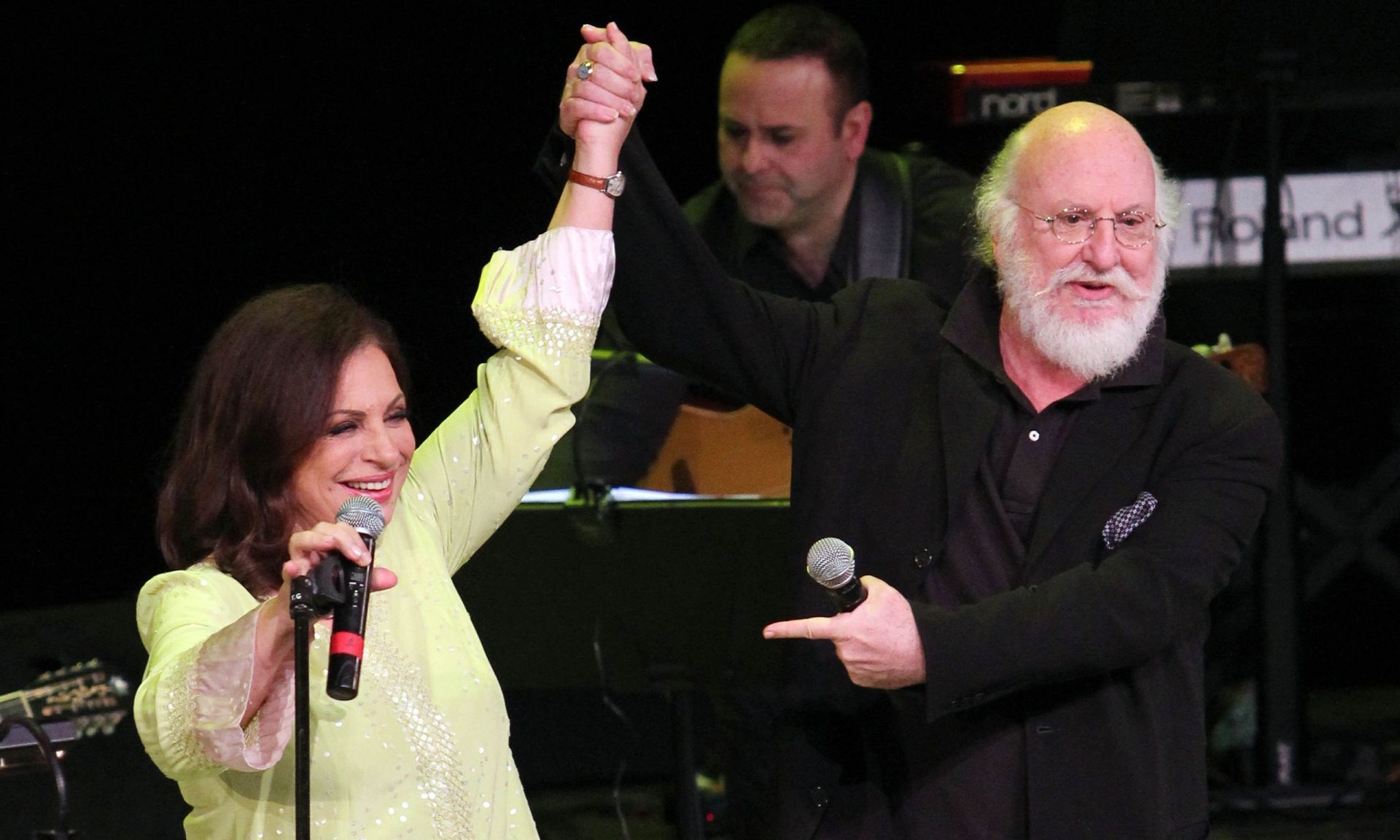 Συγκινεί η Χάρις Αλεξίου αποχαιρετώντας τον Σαββόπουλο: «Σε κρατώ σαν φάρο στα σκοτάδια μου»