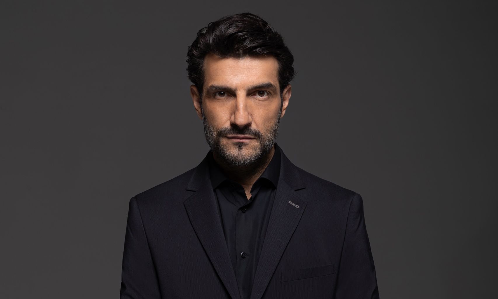 Νίκος Κουρής: «Για χρόνια έλεγα ψέματα στον εαυτό μου - Η παιδική ηλικία είναι ανίατη»