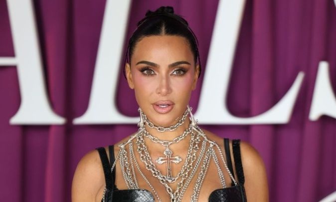 Η Κιμ Καρτάσιαν κατηγόρησε… τα μέντιουμ για την αποτυχία της στις εξετάσεις του δικηγορικού συλλόγου