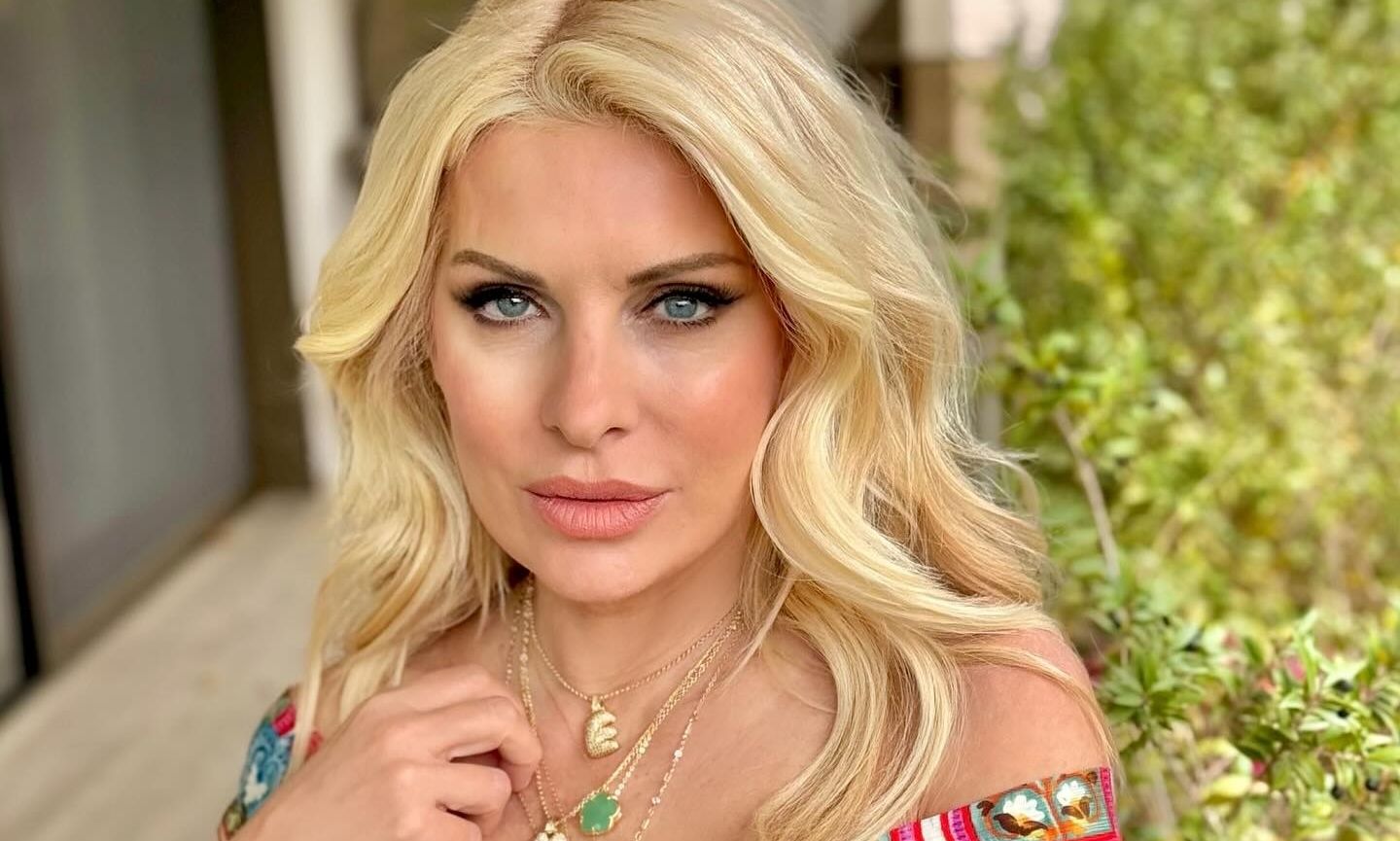 Η Ελένη Μενεγάκη γιορτάζει τα 56 της χρόνια και συνεχίζει να εμπνέει!