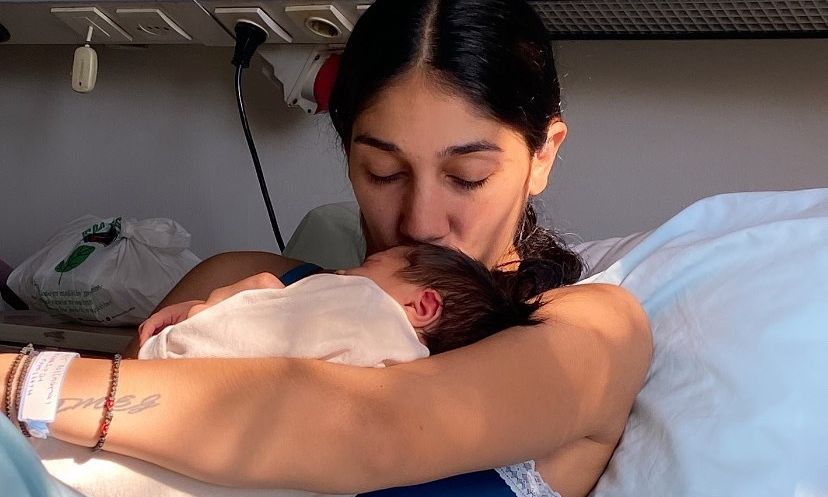 Γέννησε η Παρασκευή Κερασιώτη – Οι πρώτες φωτογραφίες με τον γιο της και η συγκίνηση