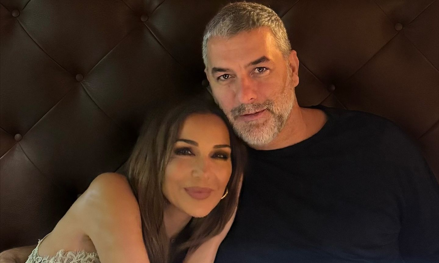 Δέσποινα Βανδή: Έτσι γιορτάζει τον Βασίλη Μπισμπίκη! Το δείπνο, οι αγκαλιές και το must-have φόρεμα