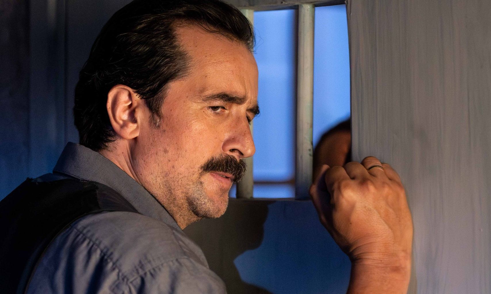 Grand Hotel: Ο Χαραλάμπης κλέβει τον Χατζημήτρο – Η Λίτσα τον πυροβολεί