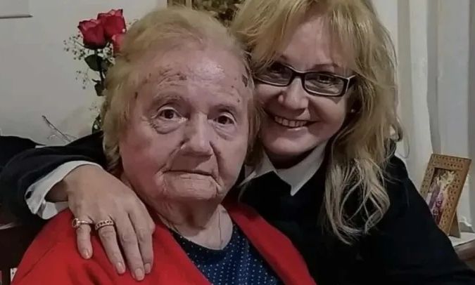 Ραγίζει καρδιές η Αγγελική Νικολούλη για τον θάνατο της μητέρας της: «Θα ανταμώσεις τα εγγόνια σου»