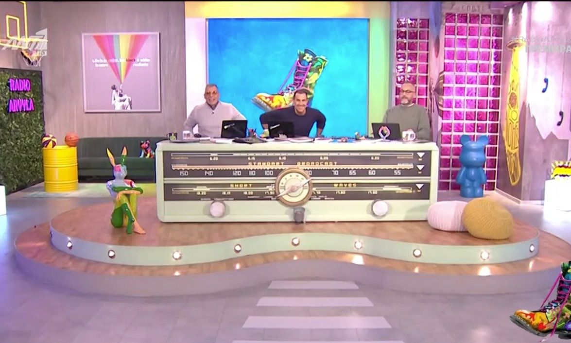 Ράδιο Αρβύλα: Η πρεμιέρα, το τραγούδι – «έπος» και τα σχόλια «βροχή» στο twitter για τα… Αρβυλάκια