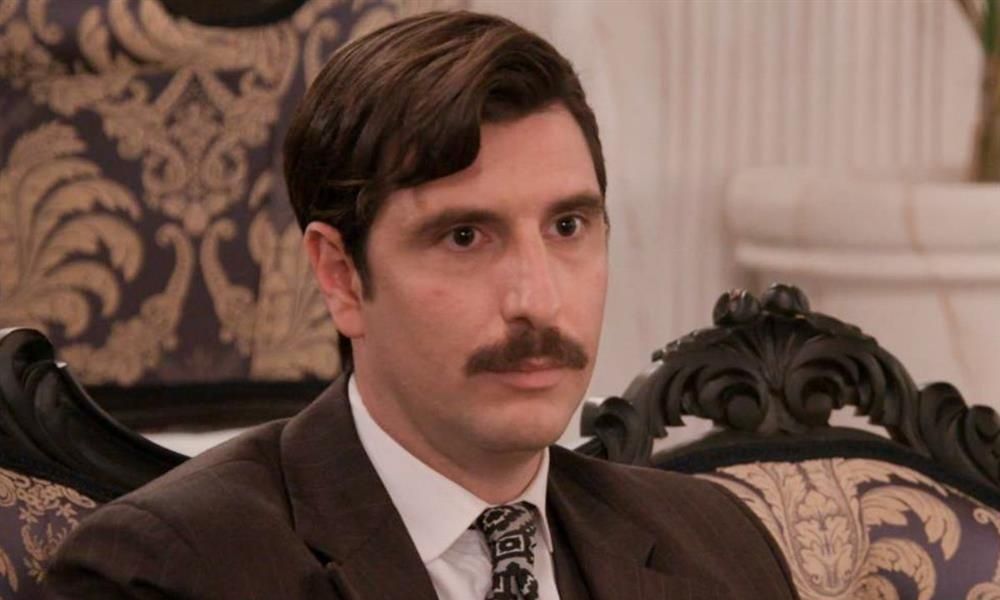 Grand Hotel: Μία μυστηριώδης γυναίκα και μια κοσμηματοθήκη τρομοκρατούν τον Ρήγα