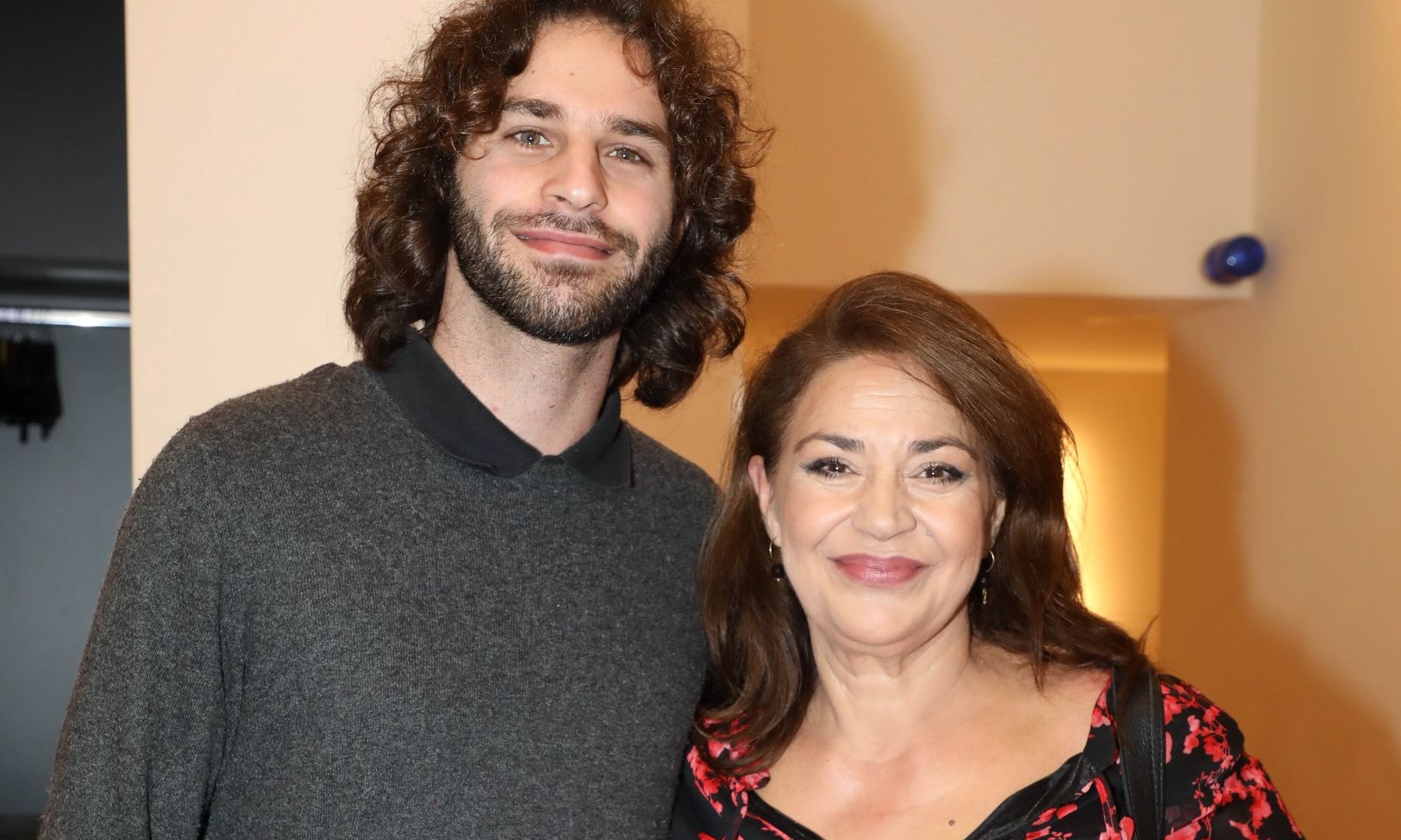 Μαρία Φιλίππου: Σπάνια εμφάνιση με τον γιο της, Φίλιππο Σκουτέλη – Η αλλαγή στην εμφάνισή του