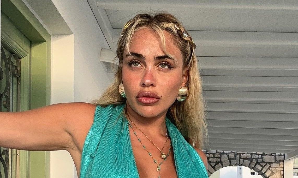 Τέλος το ξανθό χρώμα στα μαλλιά για την Κόνι Μεταξά – Η μεγάλη αλλαγή στην εμφάνισή της