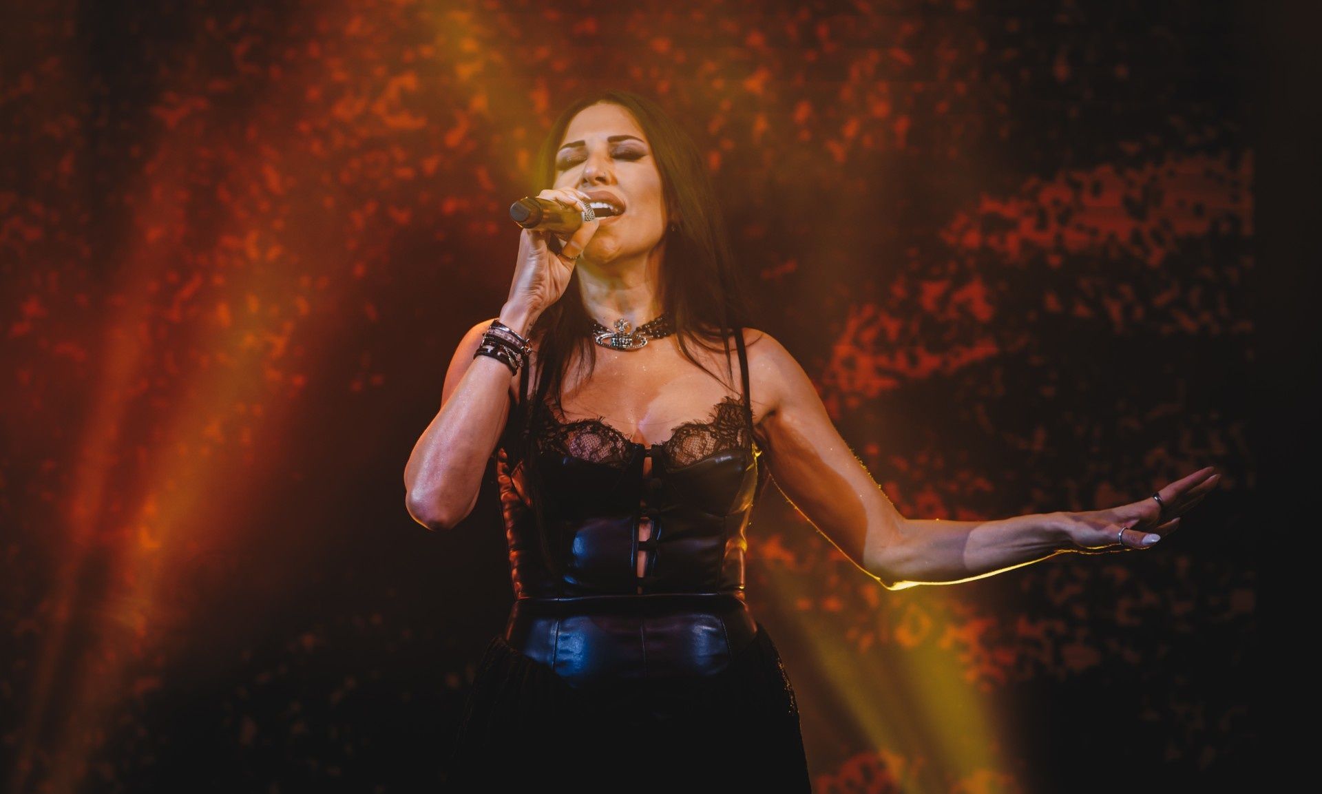 Η Μαρία Ιακώβου φέρνει τα… Μαύρα Μεσάνυχτα στην Πάτρα!