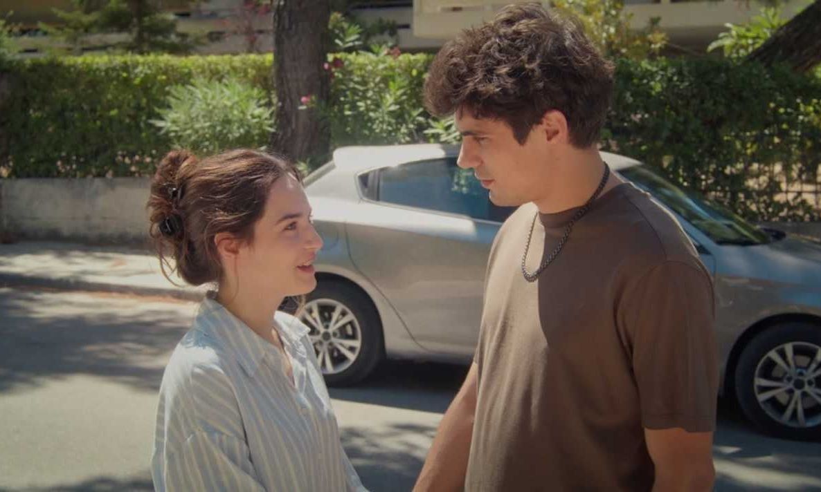 Να μ' αγαπάς: Η Άννα αναζητά το παρελθόν της