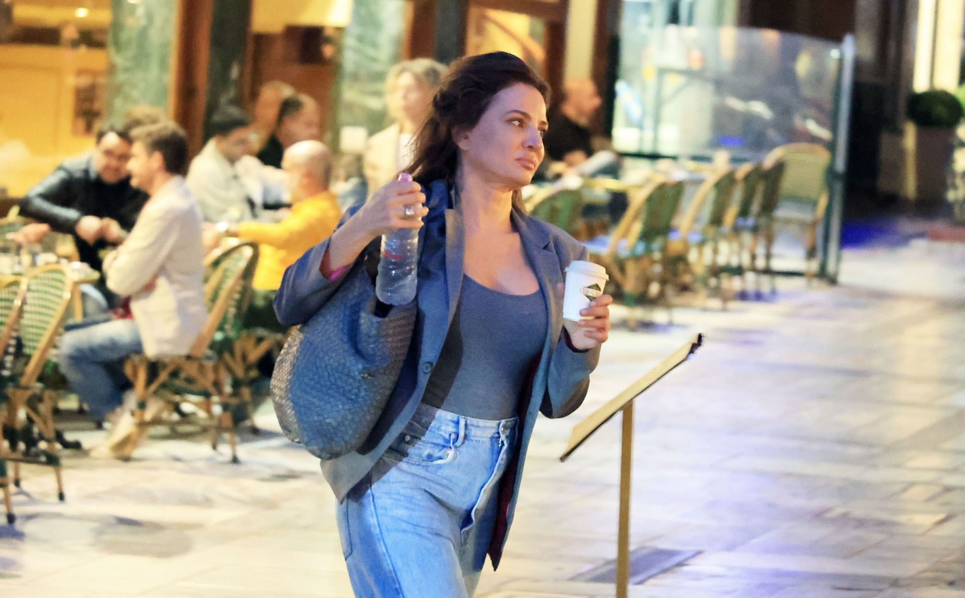 Δήμητρα Ματσούκα: Με casual ντύσιμο στο Κολωνάκι