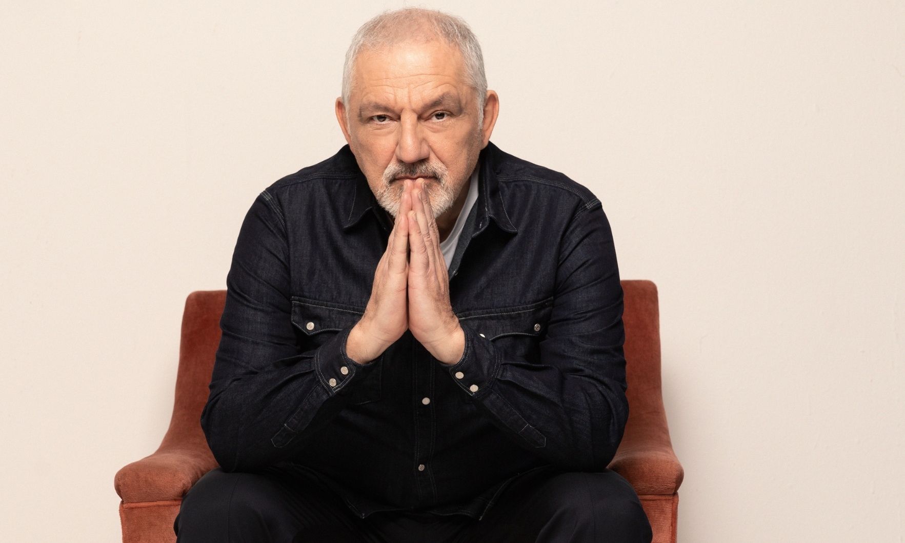 Ο Νίκος Πορτοκάλογλου «Ανάμεσα σε φίλους» στο Θέατρο Παλλάς για δυο μοναδικές συναυλίες