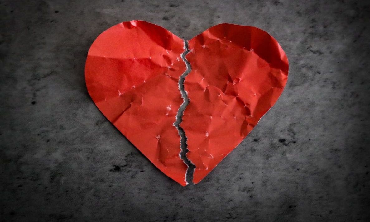 Γνωστή Ελληνίδα τραγουδίστρια χώρισε λίγο πριν τον γάμο