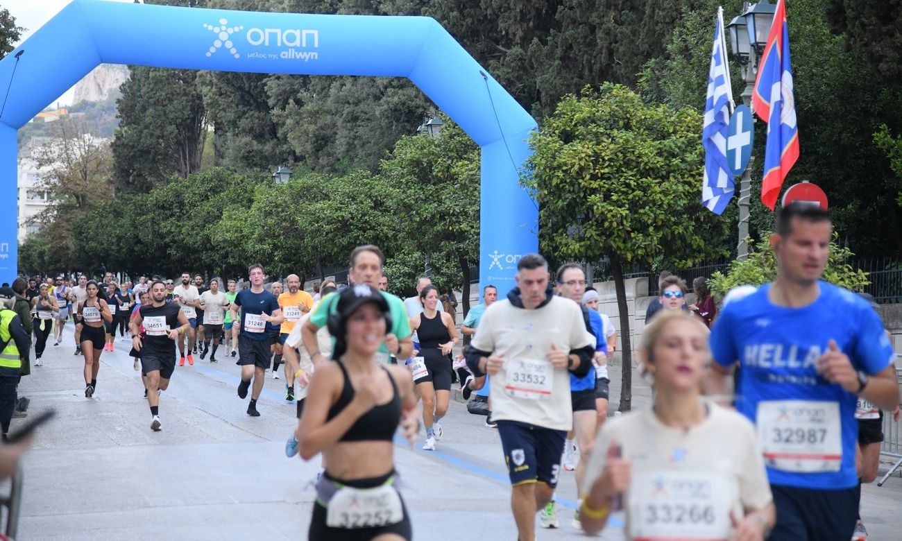 Το μεγαλύτερό βήμα τους μέχρι το επόμενο έκαναν οι δρομείς του 42ου Αυθεντικού Μαραθωνίου της Αθήνας