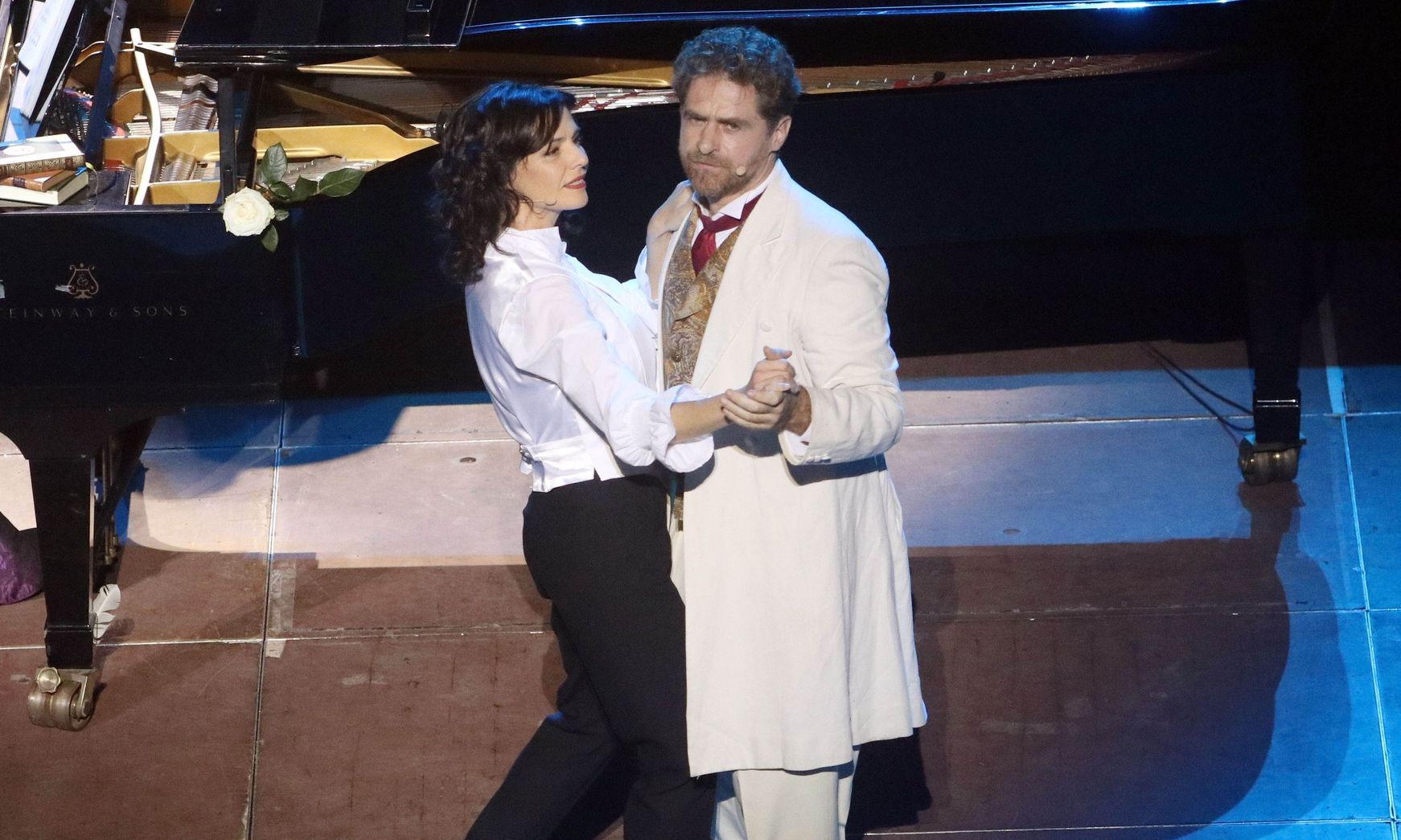 4+1 παραμυθένιοι έρωτες που γεννήθηκαν στα γυρίσματα τηλεοπτικών σειρών