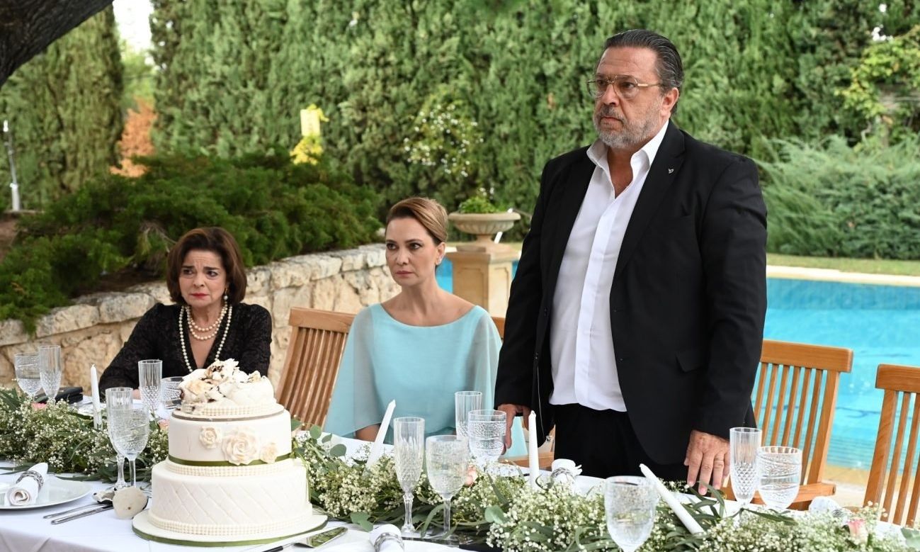 Να μ’ αγαπάς: Ο Θεόφιλος πετά έξω από το σπίτι τη Ζωή