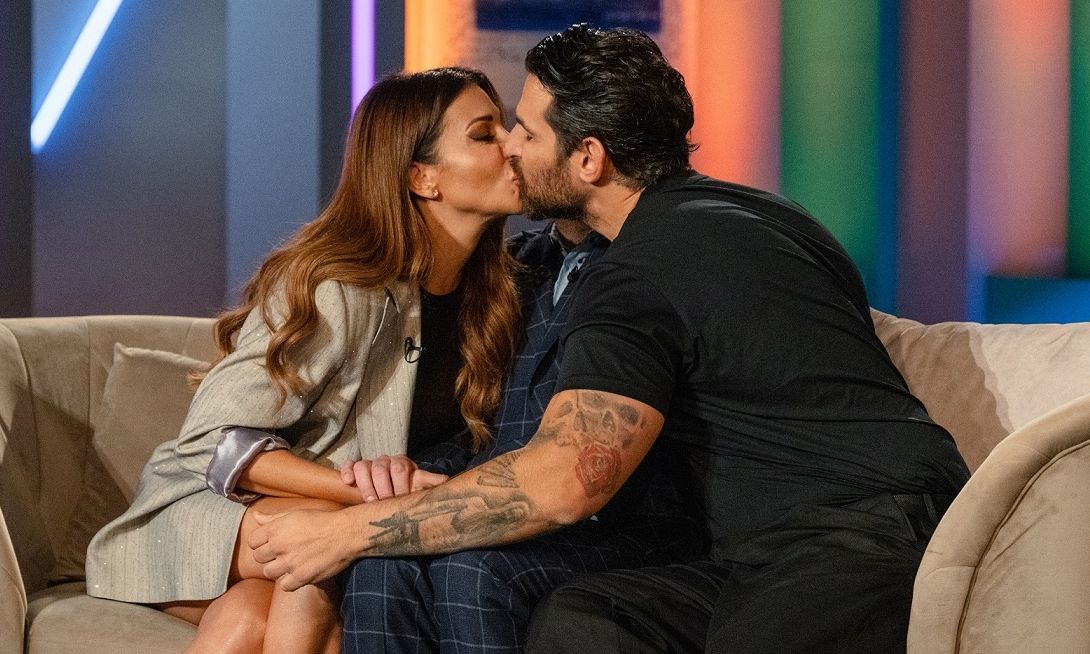 Στην αγκαλιά του Φάνη Χατζίδου-Παύλου και Κωνσταντίνα Μιχαήλ