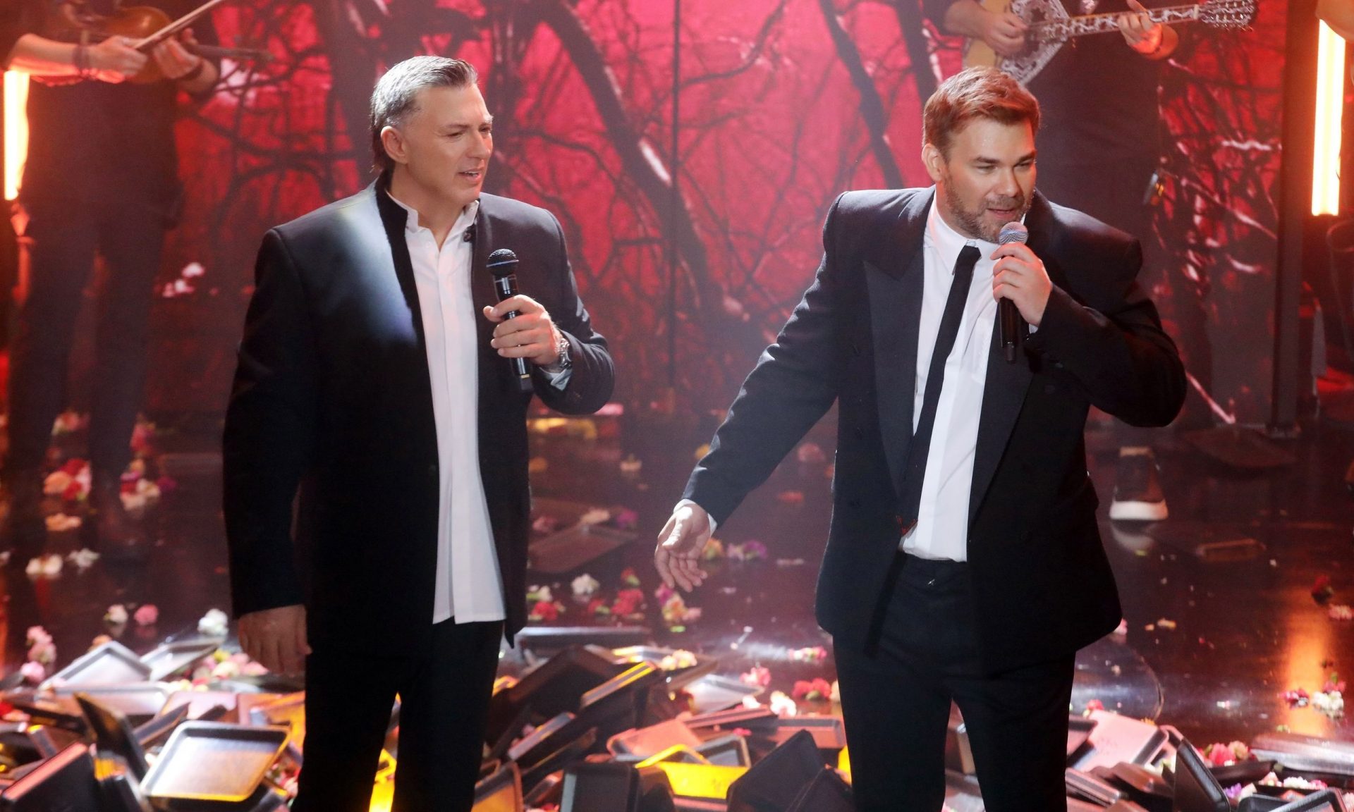 Γιώργος Σαμπάνης - Νίκος Μακρόπουλος: Sold out πρεμιέρα με λαμπερές παρουσίες