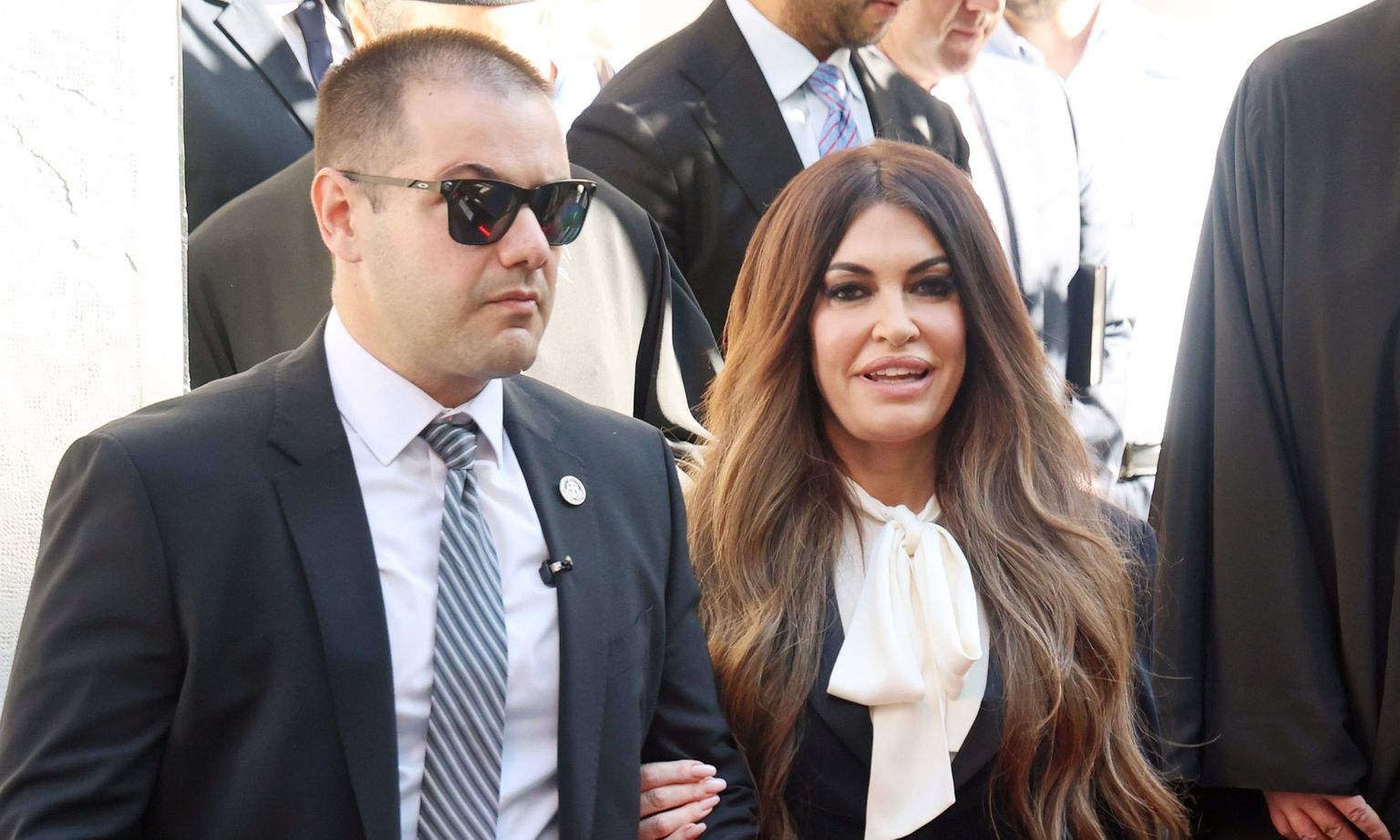 Κίμπερλι Γκίλφοϊλ: Σικ και χαμογελαστή στη συνάντηση με τον Αρχιεπίσκοπο Ιερώνυμο