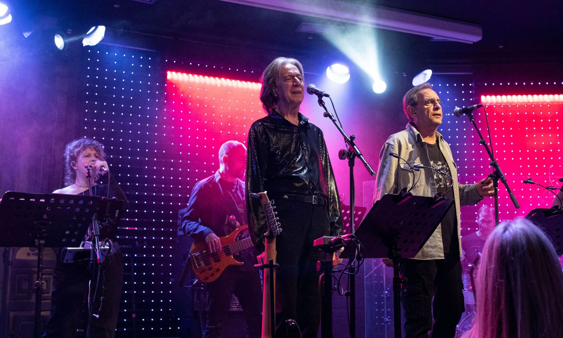 Μια βραδιά στο Άλσος με τον Κώστα Τουρνά και τον Διονύση Τσακνή να δίνουν «πνοή» στο Ροκ το Ελληνικό