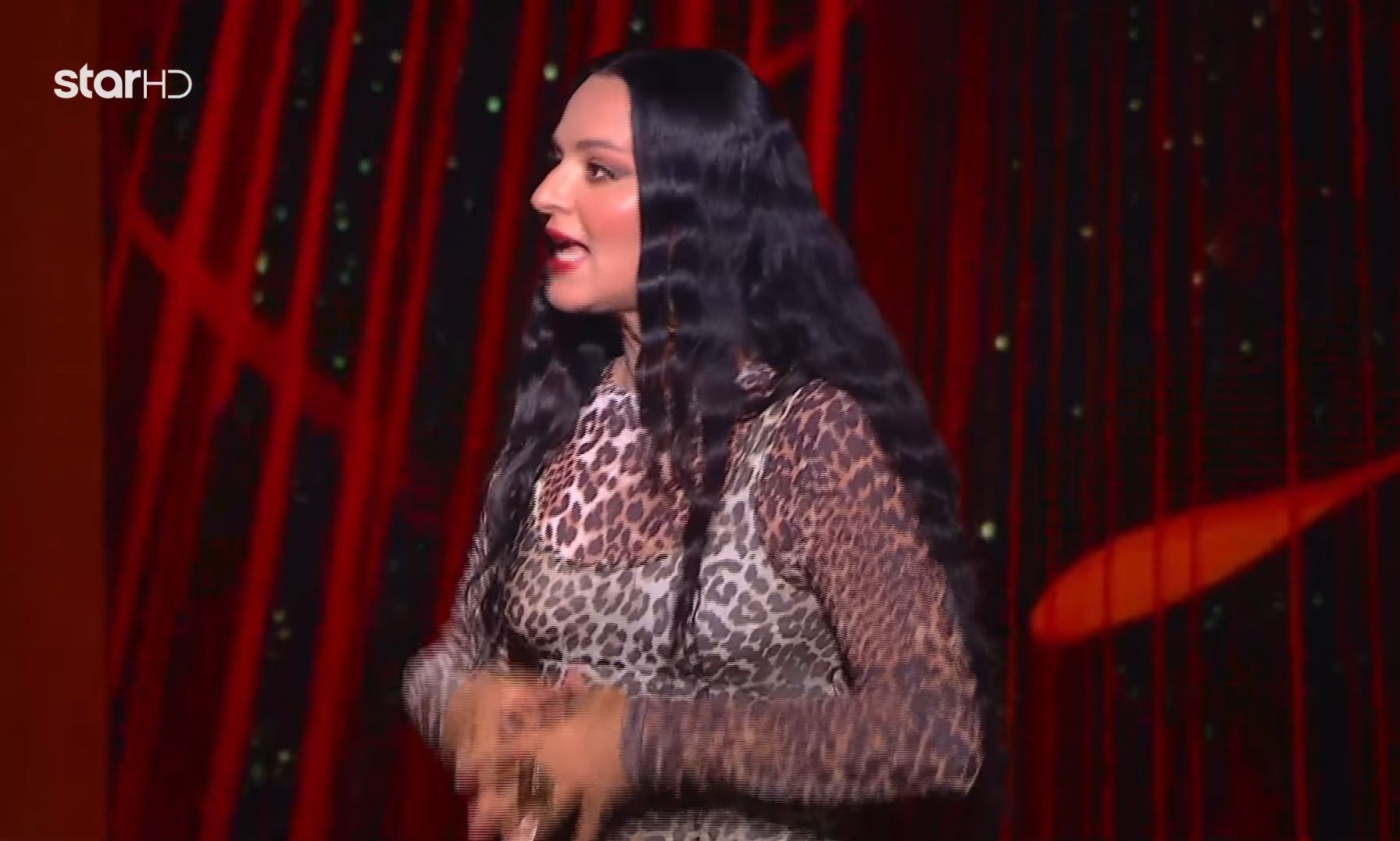 GNTM - Έξαλλη η Ζενεβιέβ με τη φωτογράφιση του Μιχάλη: «Φώναξε ένα ταξί και μπες μέσα»