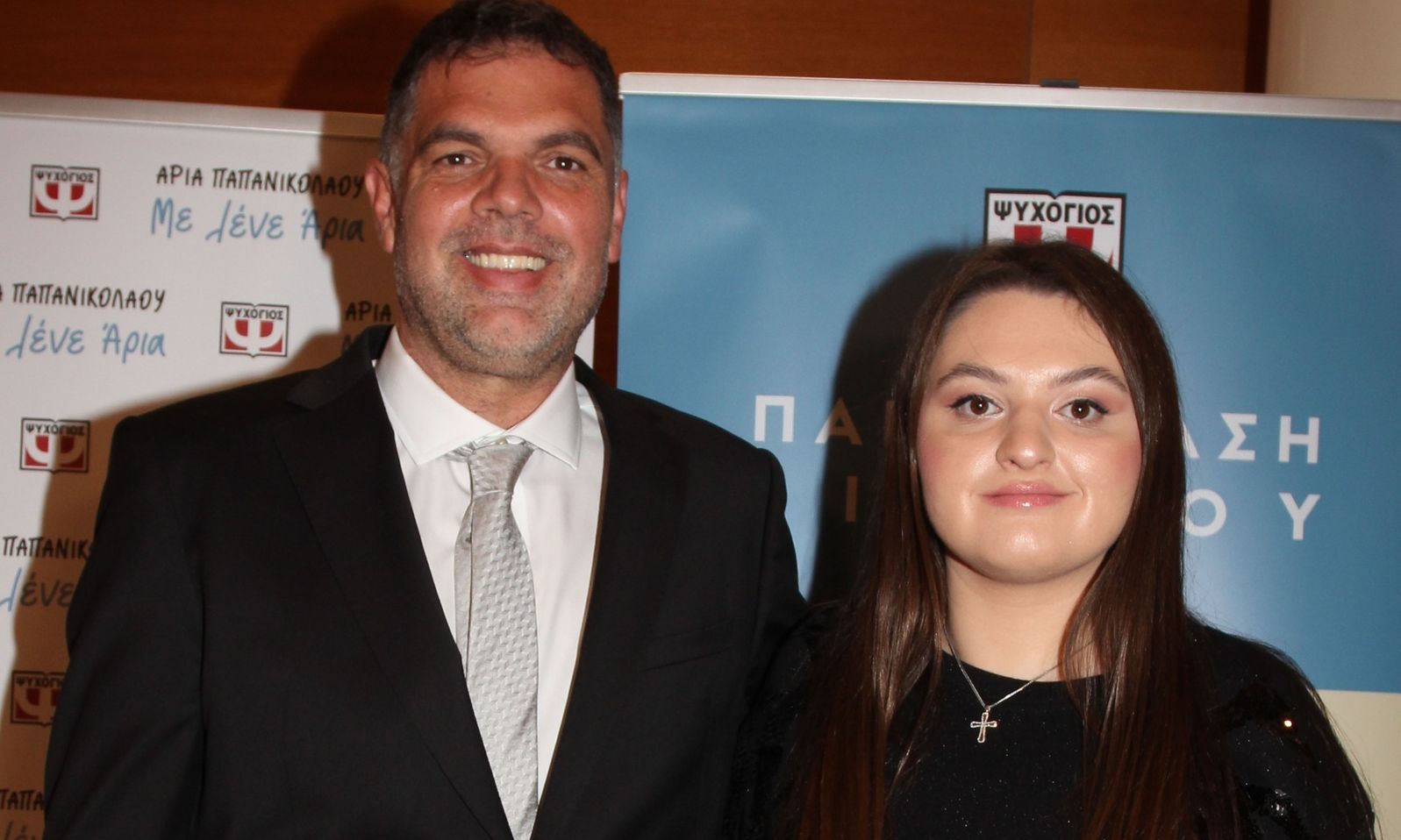 Άρια Παπανικολάου: Παρουσίασε το πρώτο της βιβλίο - Περήφανος μπαμπάς ο Δημήτρης Παπανικολάου