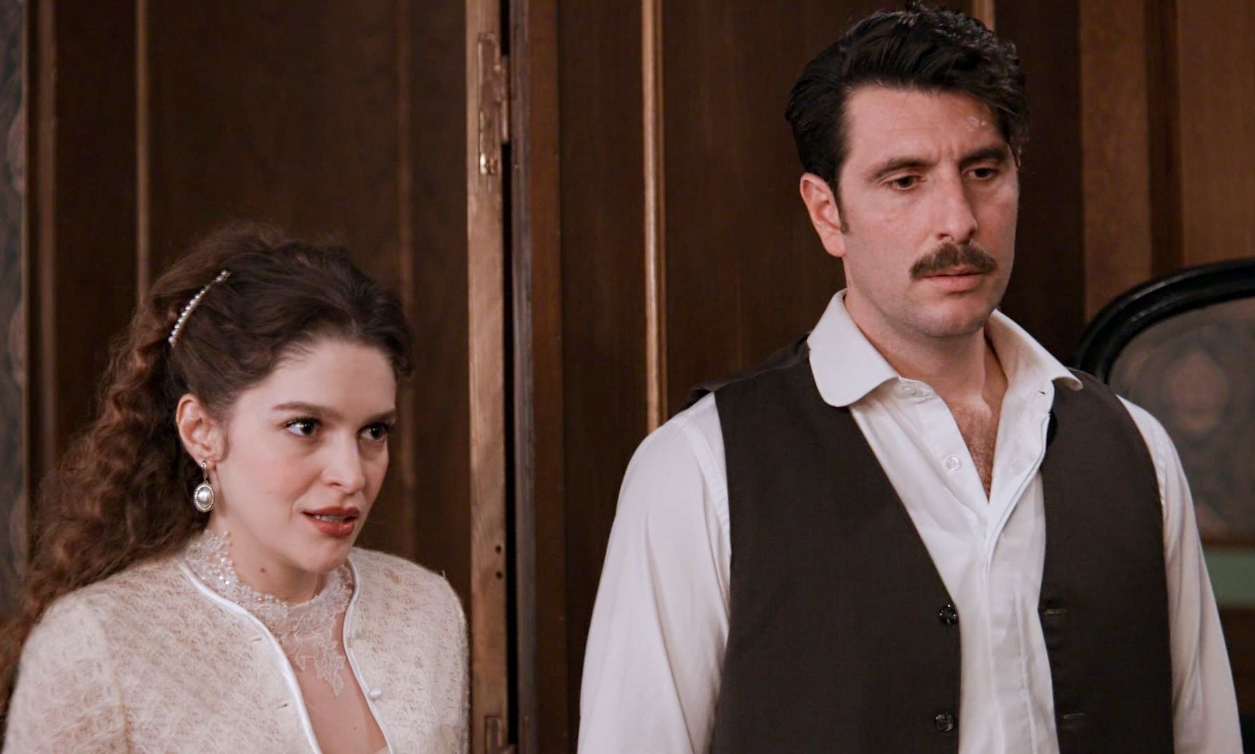 Grand Hotel: Ο Ρήγας συλλαμβάνεται και η Αλίκη δεν μπορεί να κρύψει την ικανοποίησή της