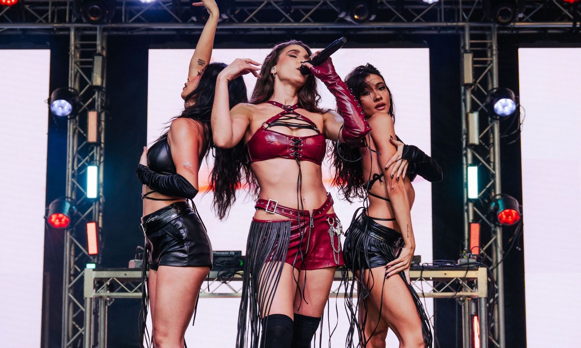 Η Evangelia γίνεται η πρώτη Ελληνίδα καλλιτέχνιδα που εμφανίζεται στο Dusk Music Festival