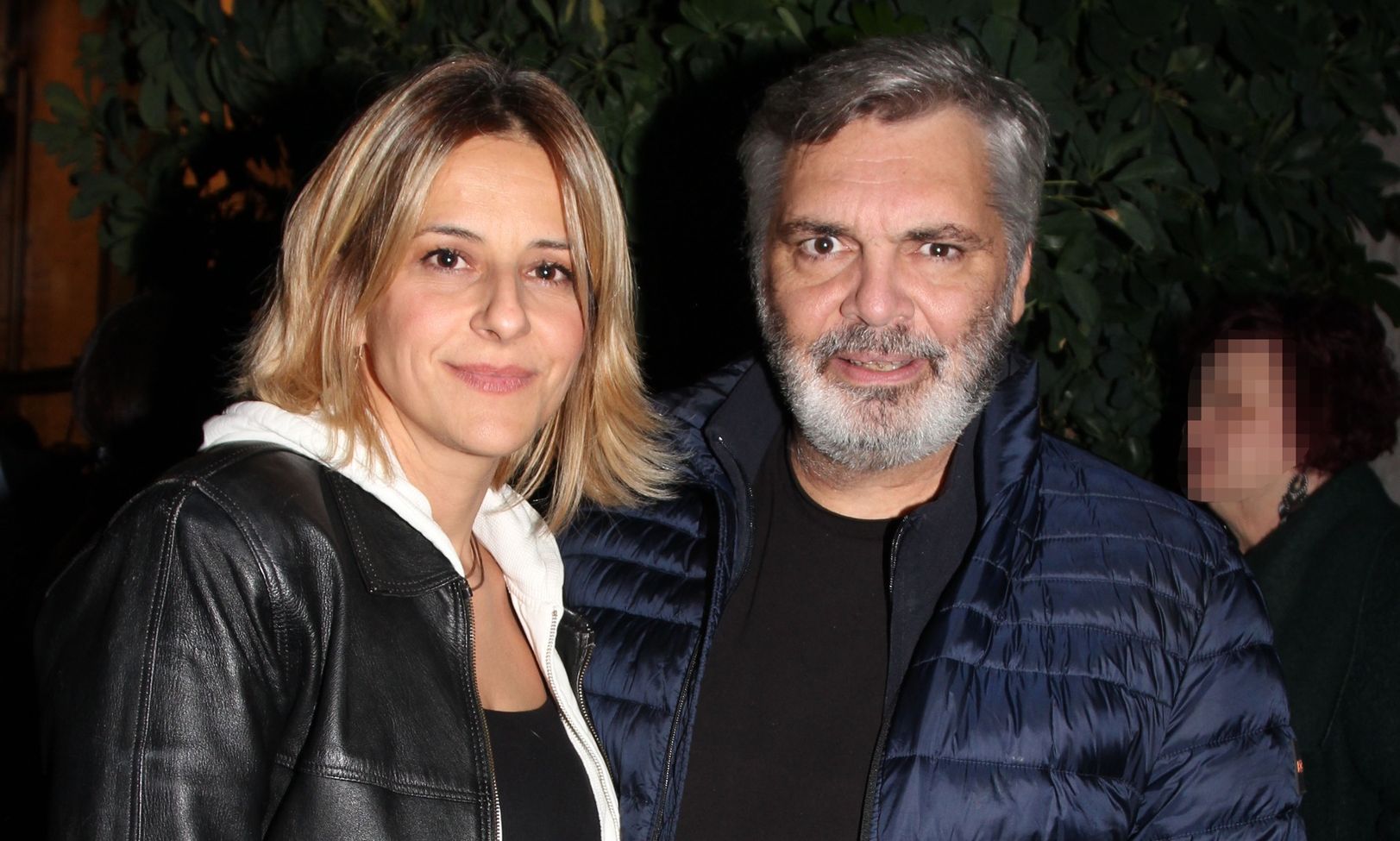 Άλκης Κούρκουλος & Δήμητρα Σταθοπούλου: Η σπάνια δημόσια εμφάνιση του ζευγαριού στο θέατρο