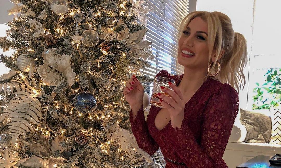 Σπυροπούλου: Στόλισε το χριστουγεννιάτικο δέντρο της–Το εντυπωσιακό τρενάκι που έκλεψε την παράσταση