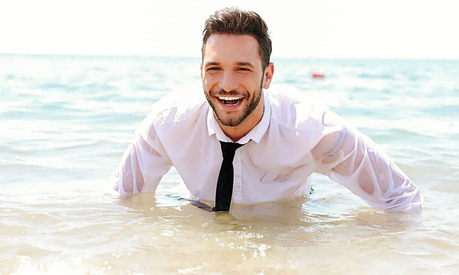 Ευθύμης Ζησάκης: Ο ηθοποιός που άφησε την Ιατρική για το θέατρο - Η ηλικία, ο γάμος & η καριέρα!