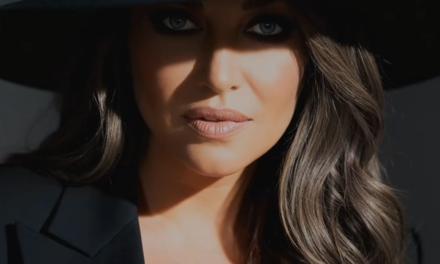 Καίτη Γαρμπή – «Femme Fatale»: Tο ανατρεπτικό video για το νέο «εκρηκτικό» τσιφτετέλι της