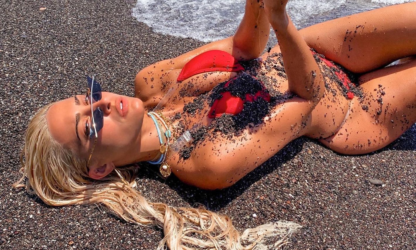 Ιωάννα Τούνη: Ποζάρει γυμνή στην μπανιέρα της, στην Αντίπαρο & μετράει «αργά πρωινά»