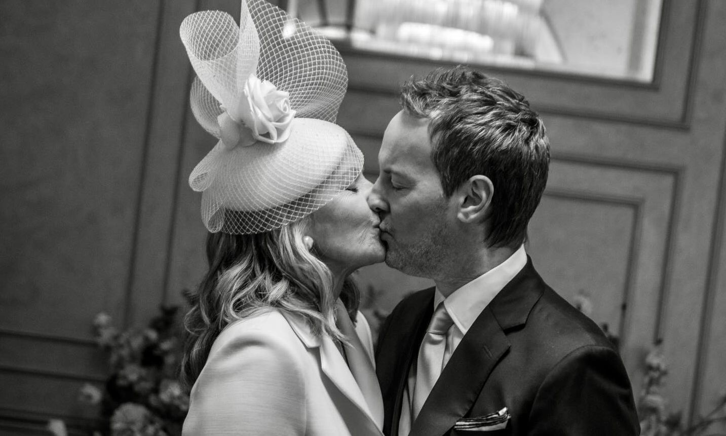 Κιμ Κατράλ: Παντρεύτηκε ξανά στα 69 της η Σαμάνθα του Sex And The City-Η μυστική τελετή στο Λονδίνο