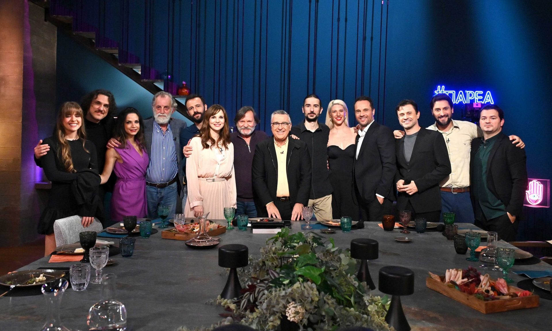 Παρέα με τον Γιώργο Κουβαρά – Μια αγαπημένη θεατρική παρέα με άρωμα Κρήτης