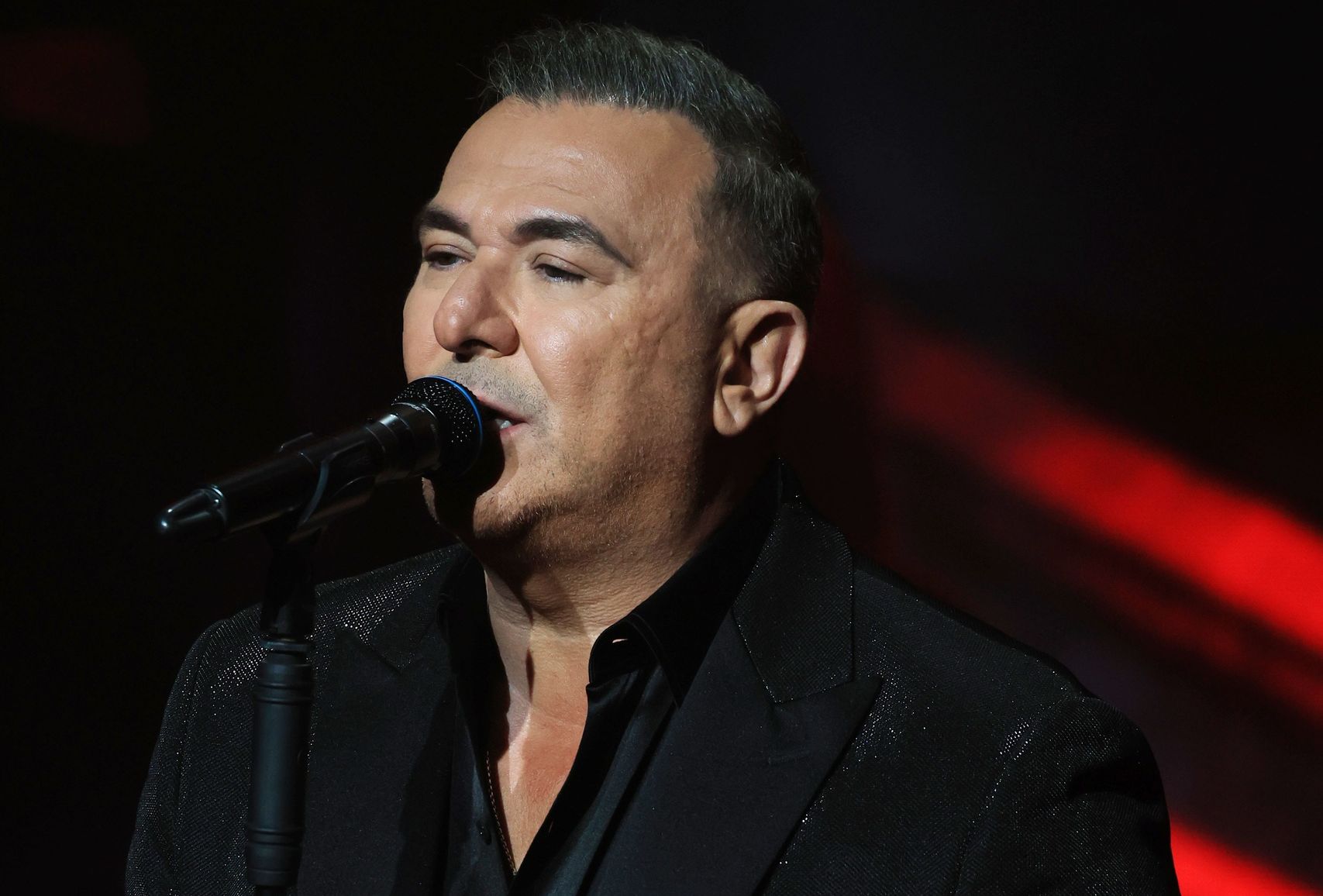 Αντώνης Ρέμος: Backstage video από τα γυρίσματα του «Δευτέρα»