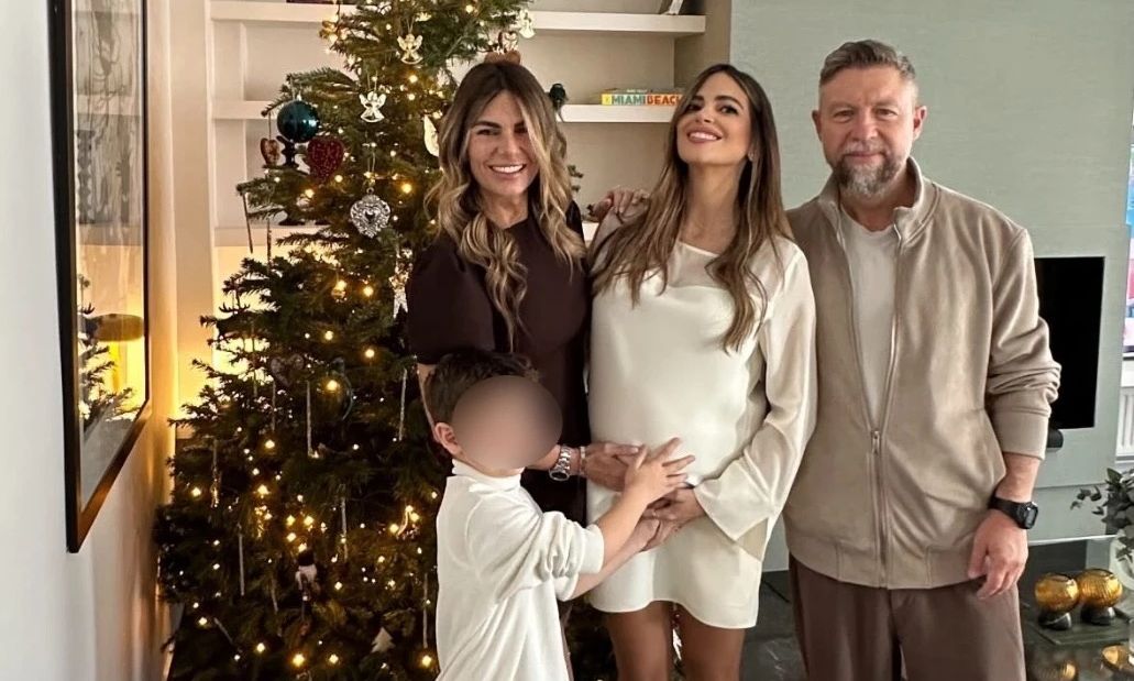 Γιάννης Βαρδής: Πόζαρε με τη σύζυγό του Νατάσα Σκαφιδά στο γάμο της αδελφής της, Μαίρης