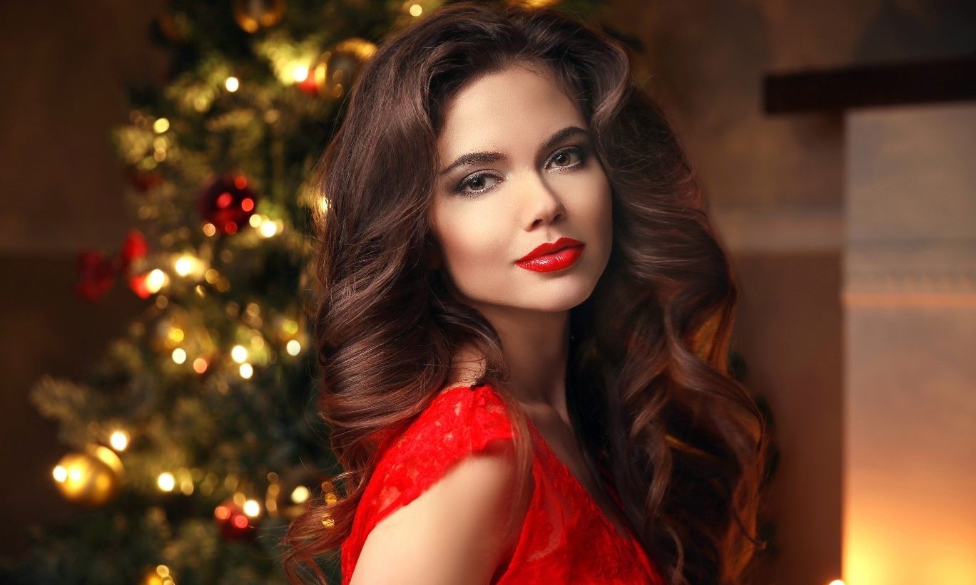 Πώς το eyeliner, η μάσκαρα και οι σκιές της L’Oréal Paris δημιουργούν ένα έντονο, εκφραστικό βλέμμα