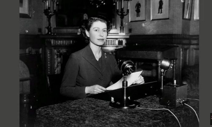 Βασίλισσα Ελισάβετ: Η πρώτη χριστουγεννιάτικη ομιλία της το 1952 – Ο λόγος που έμεινε στη ιστορία