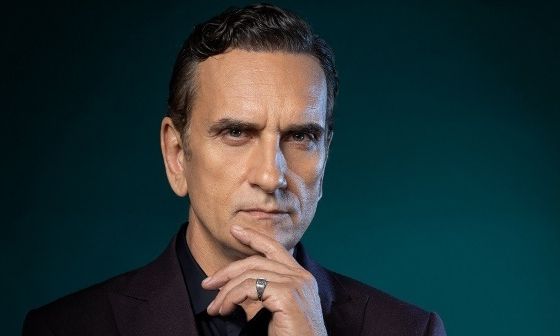 Νίκος Ψαρράς για εφηβική βία: «Ανησυχώ περισσότερο αν ο Πάνος, ο γιος μου, είναι θύτης και όχι θύμα»