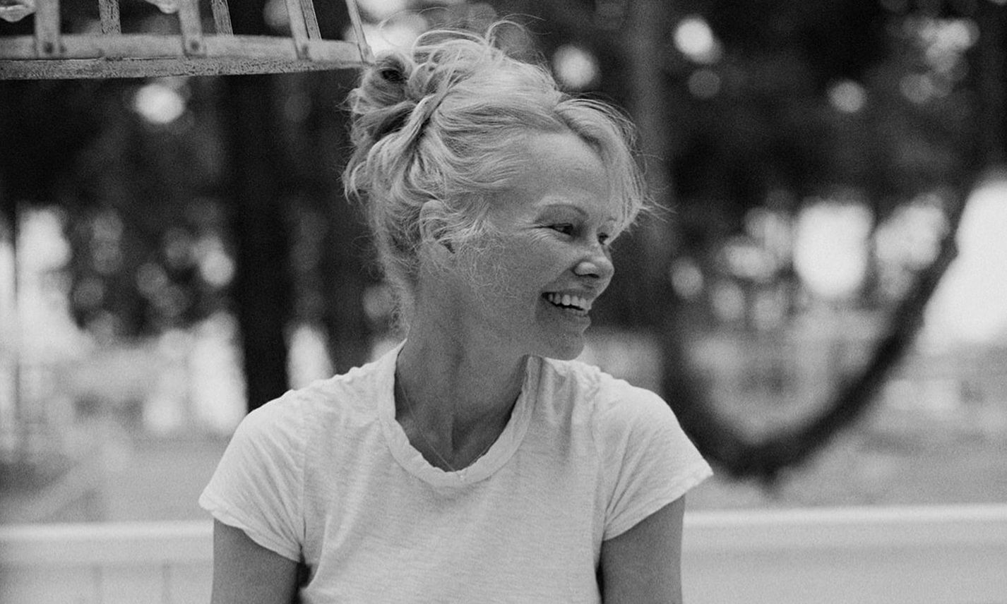 Η Πάμελα Άντερσον θέλει να αλλάξει το επίθετό της αλλά δεν την αφήνουν