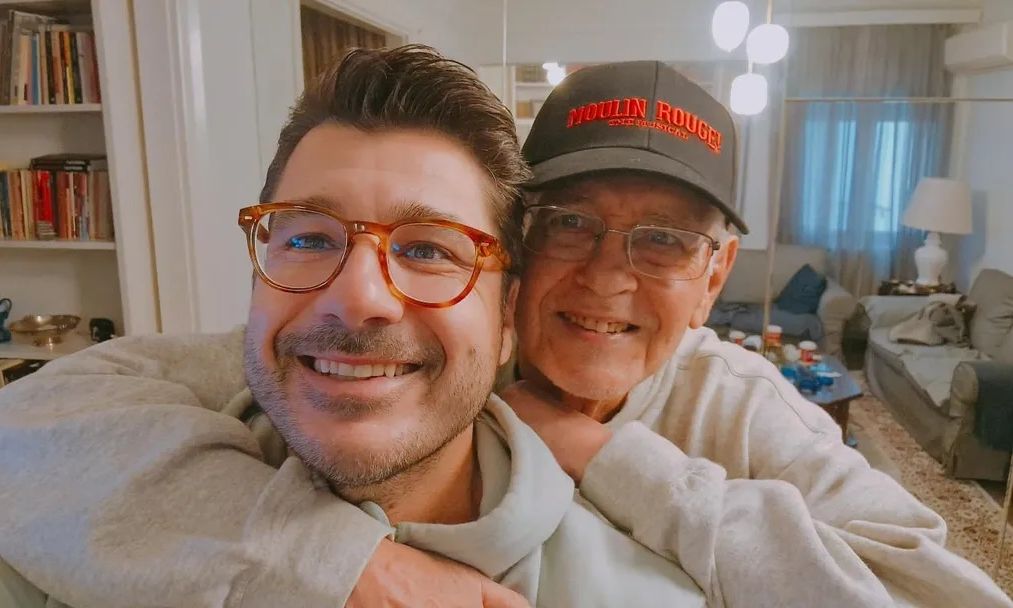 Συγκινεί ο Λάμπρος Κωνσταντάρας: «Θα είναι τα πρώτα Χριστούγεννα χωρίς τον πατέρα μου»