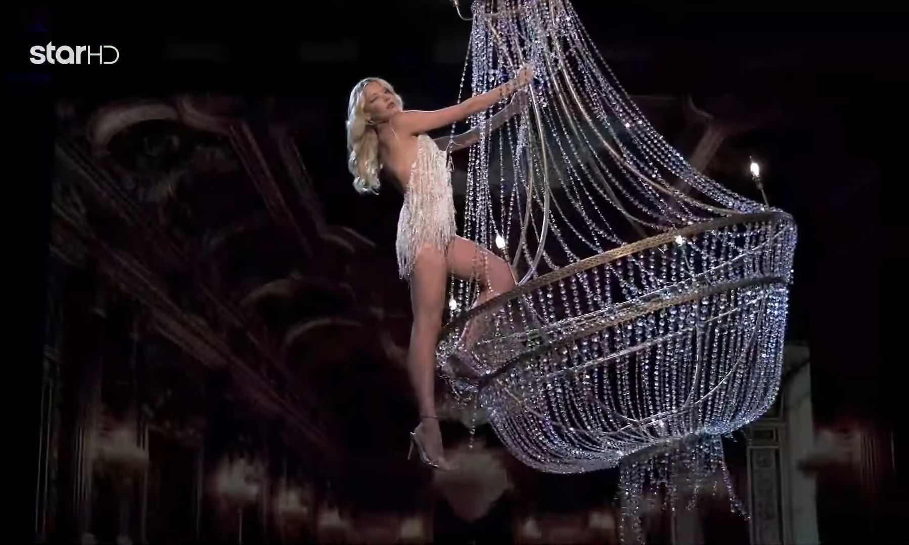 GNTM Τελικός: Φινάλε με πόζες στον πολυέλαιο και την μπανιέρα-Ονειρικές οι τελευταίες δοκιμασίες