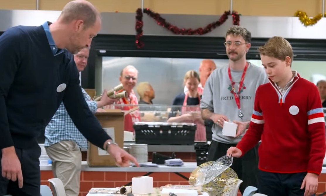 Ο πρίγκιπας Ουίλιαμ και ο 12χρονος γιος του, Τζωρτζ ετοίμασαν χριστουγεννιάτικα γεύματα για άστεγους