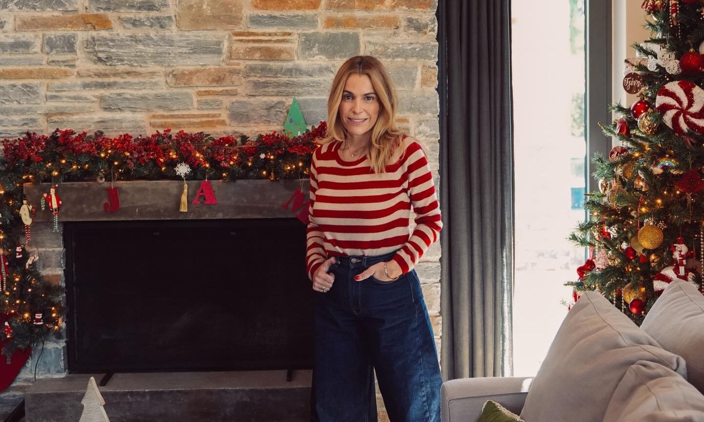 Το σπίτι της Τζένης Μπότση, ειδικά τώρα που είναι στολισμένο, είναι... μαγεία! Οι γιορτινές ευχές!