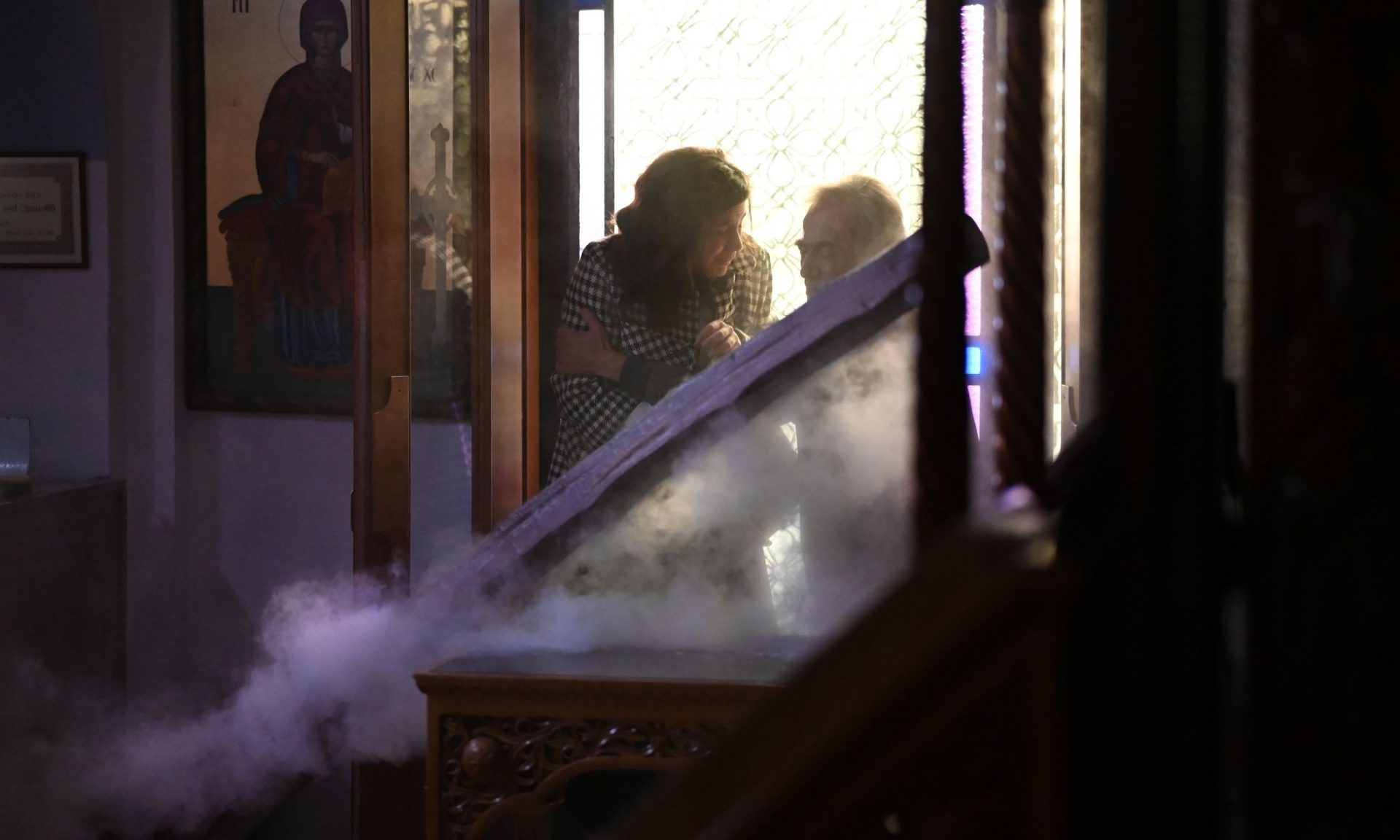 Άγιος έρωτας - Το καθηλωτικό τελευταίο επεισόδιο του 2025 μέσα από συγκλονιστικές φωτογραφίες