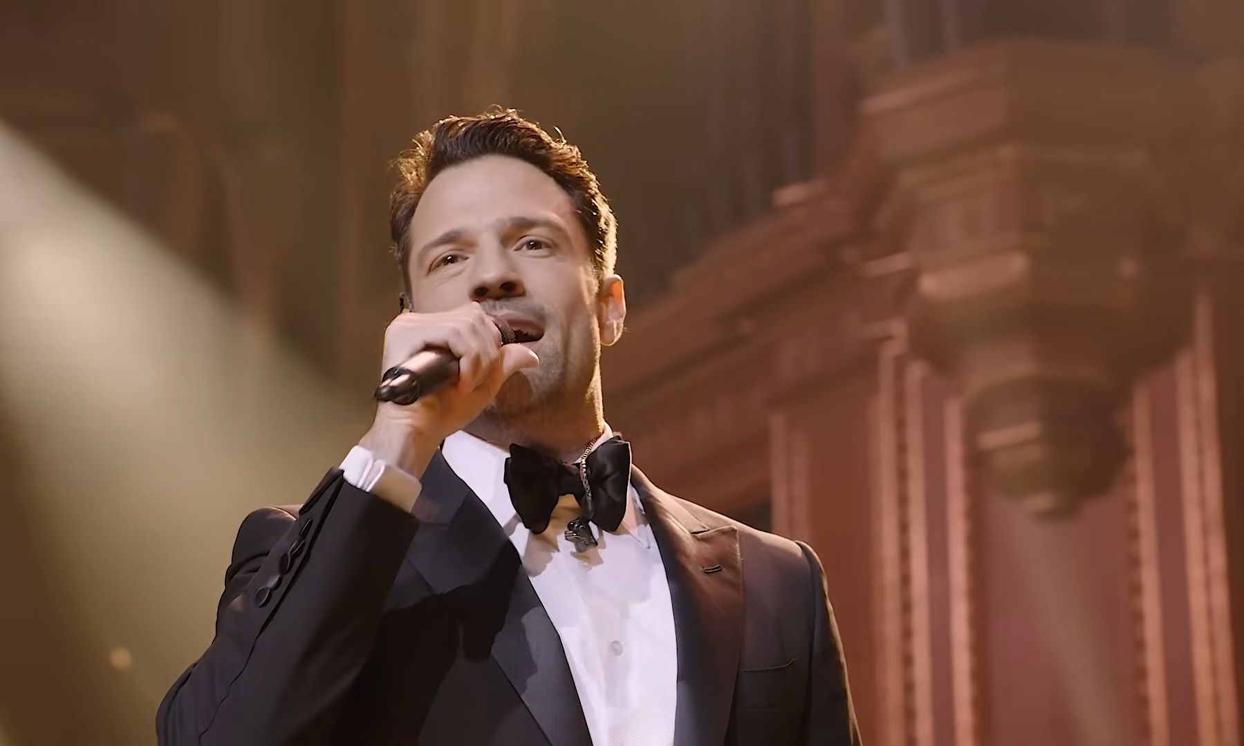 O Κωνσταντίνος Αργυρός live στο Royal Albert Hall - Η εμβληματική συναυλία τώρα και στο YouTube!