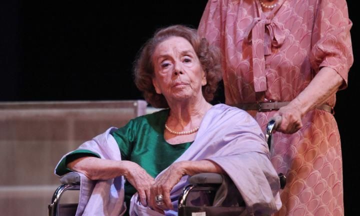 Τζένη Ρουσσέα: Πώς είναι σήμερα στα 92 της η σπουδαία θεατρίνα που έκλεισε 65 χρόνια καριέρας